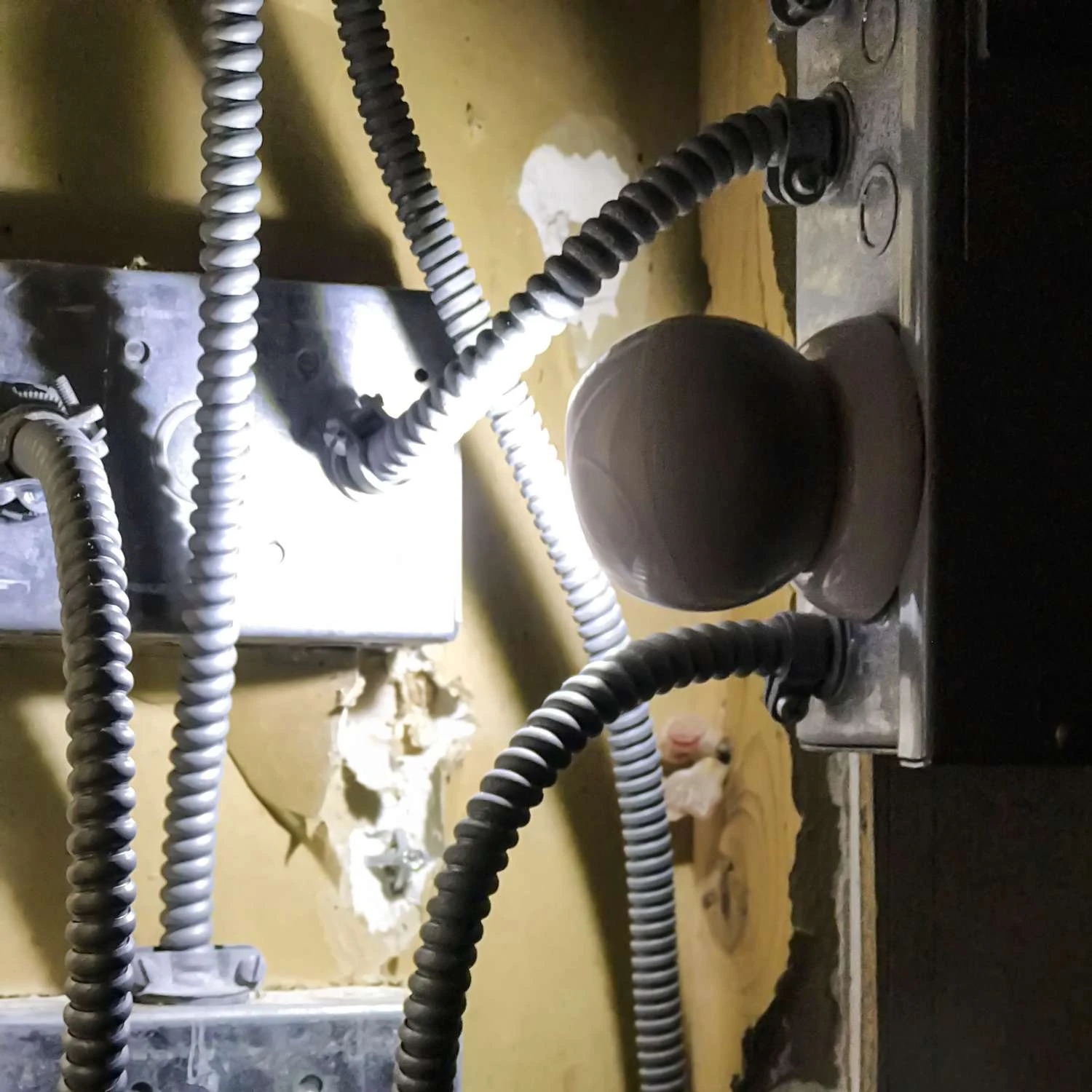 Flipo White LED Cell Flashlight AAA Battery 7 Flipo White LED Cell Flashlight AAA Battery - Image 5