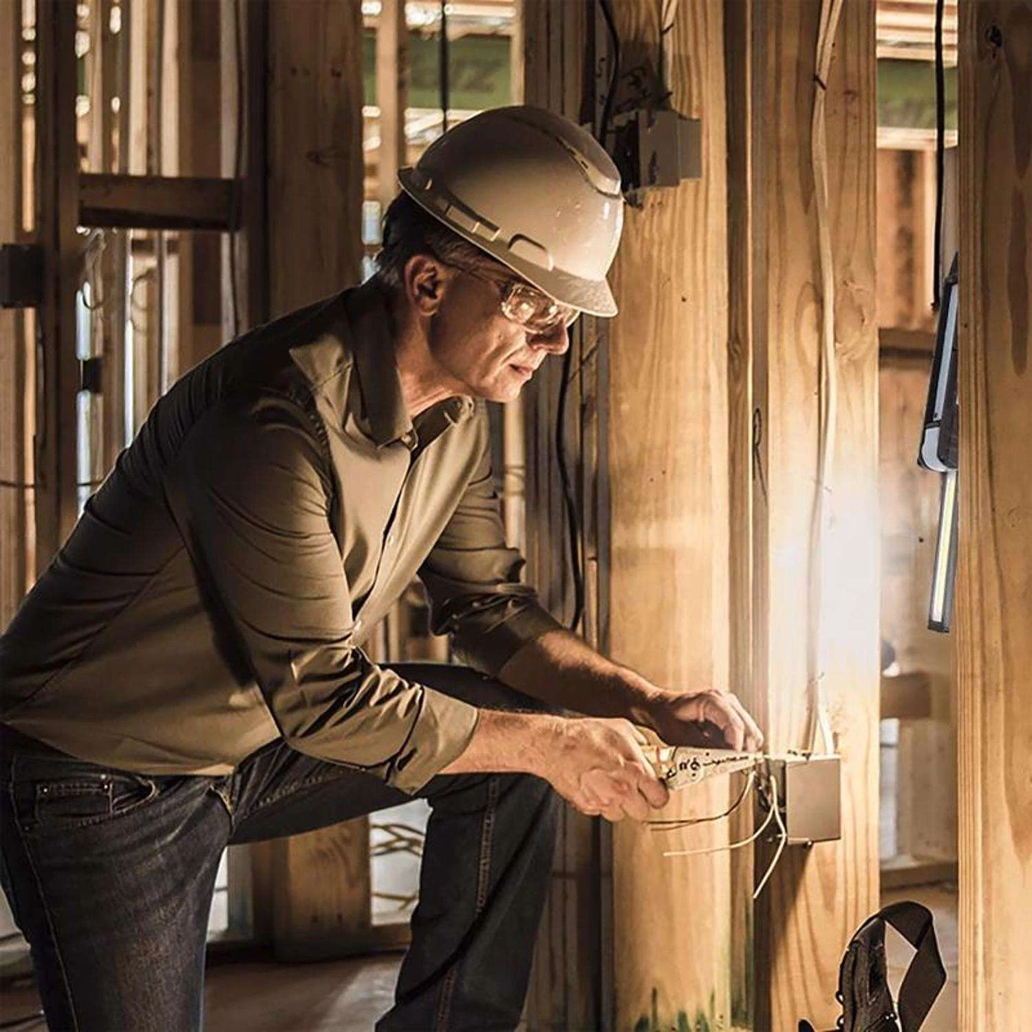 Feit 500 Lm LED Rechargeable Handheld Work Light W/Magnet 5 Feit 500 Lm LED Rechargeable Handheld Work Light W/Magnet - Image 3