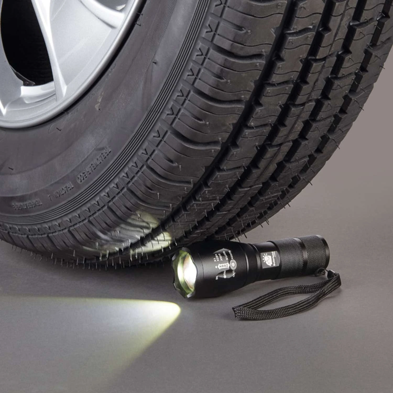 BulbHead Atomic Beam 1200 Lm Black LED Flashlight AAA Battery 4 BulbHead Atomic Beam 1200 Lm Black LED Flashlight AAA Battery - Image 2