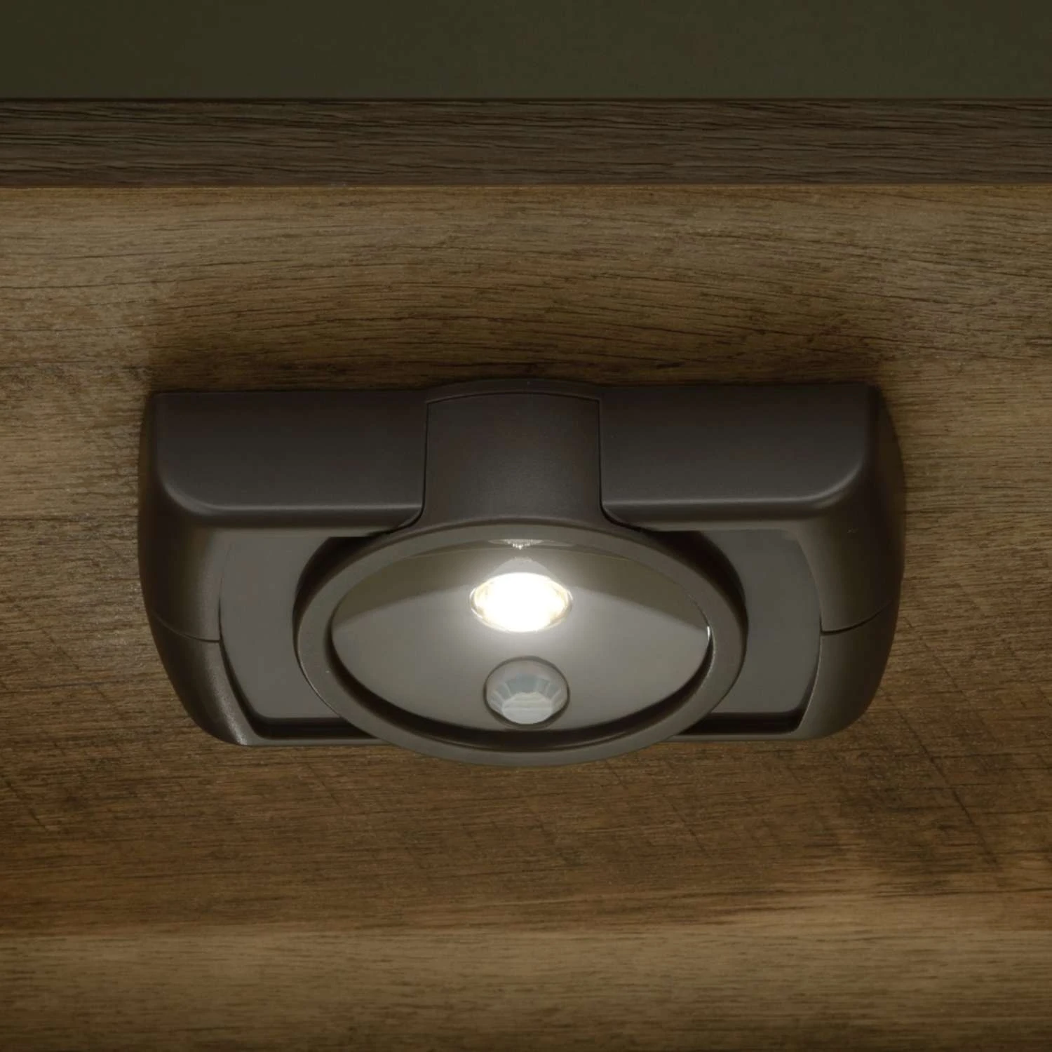 Mr. Beams 4-1/2 In. L Dark Brown Battery Powered LED Motion Sensor Task Light 35 Lm 5 Mr. Beams 4-1/2 In. L Dark Brown Battery Powered LED Motion Sensor Task Light 35 Lm - Image 3