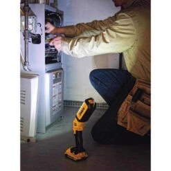 DeWalt 20V MAX 1000 Lm Black/Yellow LED Hand Held Area Light -Luminexm Store ae2c52b7 a92e 4cce 9ea0 49c7bce8b5b2