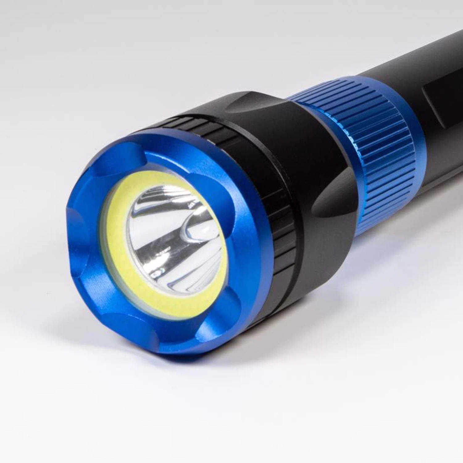 Dorcy DieHard 3400 Lm Black/Blue LED Flashlight Power Bank 5 Dorcy DieHard 3400 Lm Black/Blue LED Flashlight Power Bank - Image 3